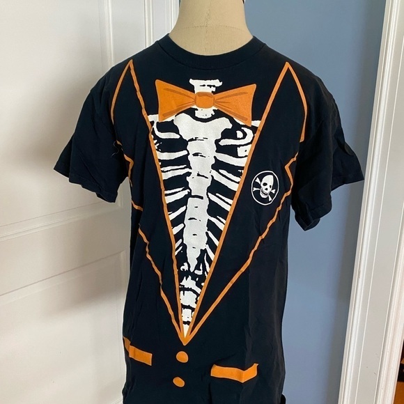 Animated Skeleton Butler T-Shirt - Picture 2 of 5